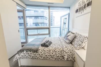 AOC Suites - Two Bedroom Condo - City/CN Tower View