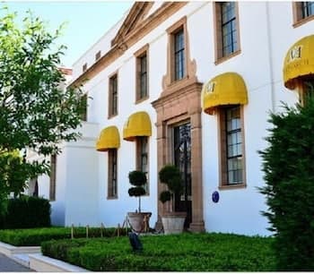 Monarch Hotel