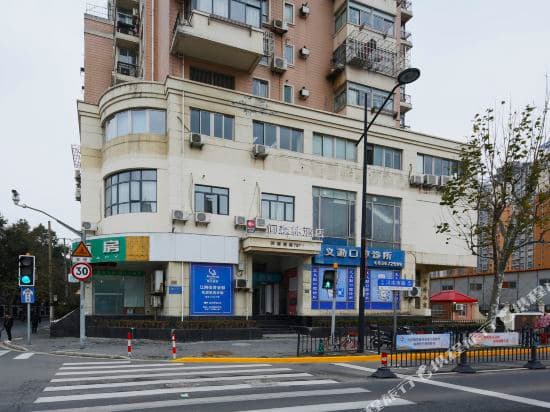 yunshangsenlin Hotel (Shanghai Chenghuangmiao Xiaonanmen Subway Station)
