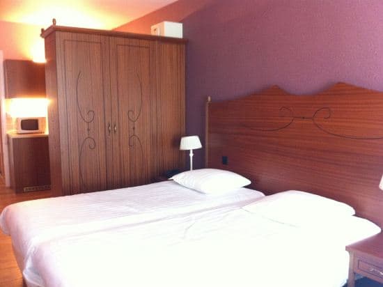 Hotel 33