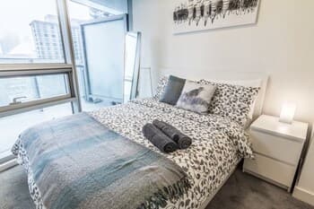 AOC Suites - Two Bedroom Condo - City/CN Tower View