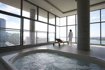 MiCasa Suites - Stylish Condo by CN Tower