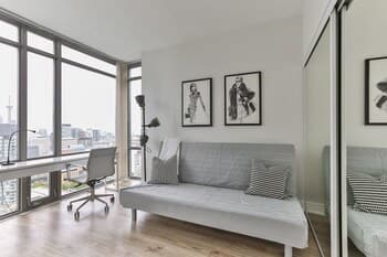 Bright Sub-Penthouse on Bay St