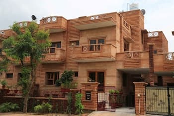 Apnayt Villa - A Luxury Homestay