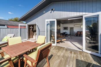 Lakeside City Apartments - PentLakeside City Apartments - Penthouse and Studiohouse