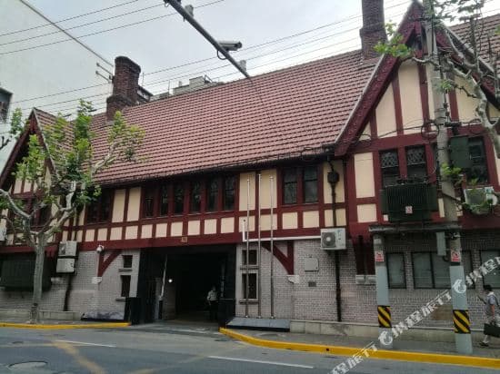 Old bungalow with view of Shanghai Bund