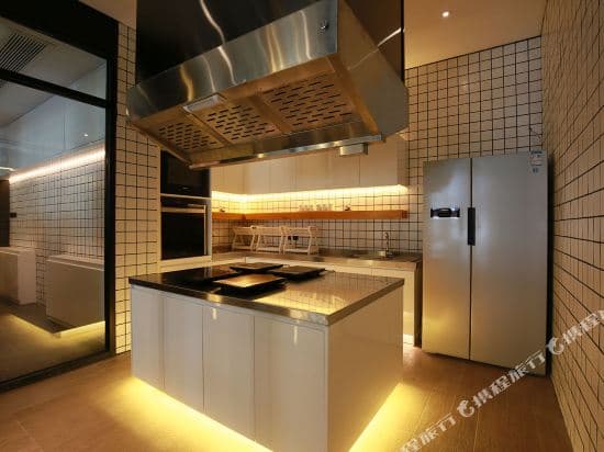 Cjia apartment Shanghai Xujiahui store