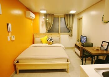 Lee & No Guesthouse Hongdae(Foreigners only)