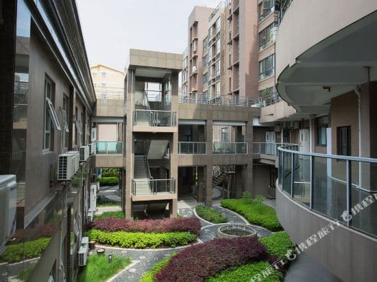 Home Inn (Shanghai New International Expo Center Minsheng Road Yanggao Middle Road Metro Station)
