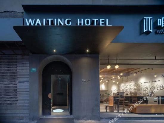 Waiting hotel