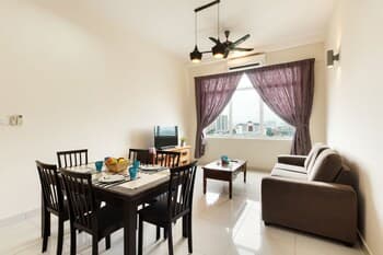 OYO 463 Home Cozy Budget 3BR Chow Kit Convenience At Your Doorstep