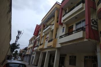 OYO 18321 Hotel Royal Sanj