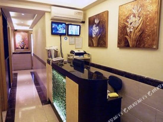 Golden Wave Hotel
