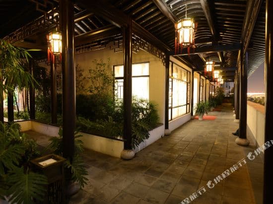 Lakeview Jinge Hotel
