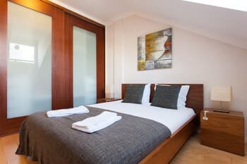 Liberty Penthouse Three-Bedroom Apartment - by LU Holidays
