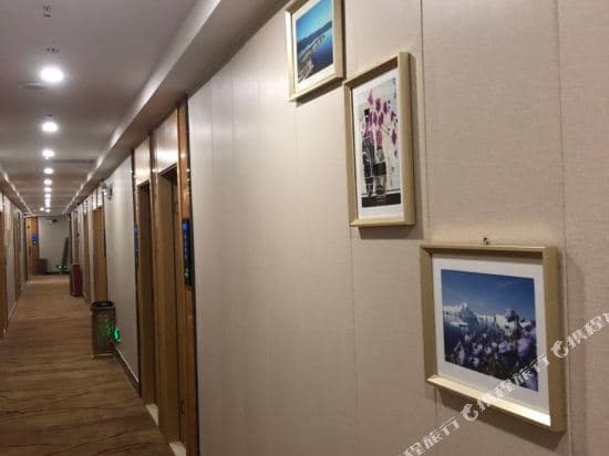 Zhiying Jiapeng Hotel (Guangzhou Shiergong Metro Station)