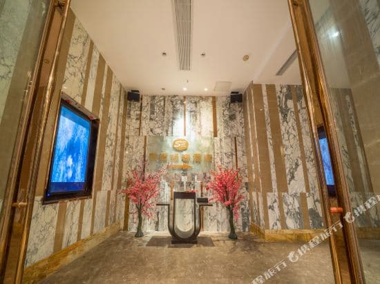 Sushe Qingshe Hotel (Shanghai Peoples Square Metro Station)