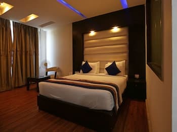 Capital O 7331 Hotel Airport Park Blue