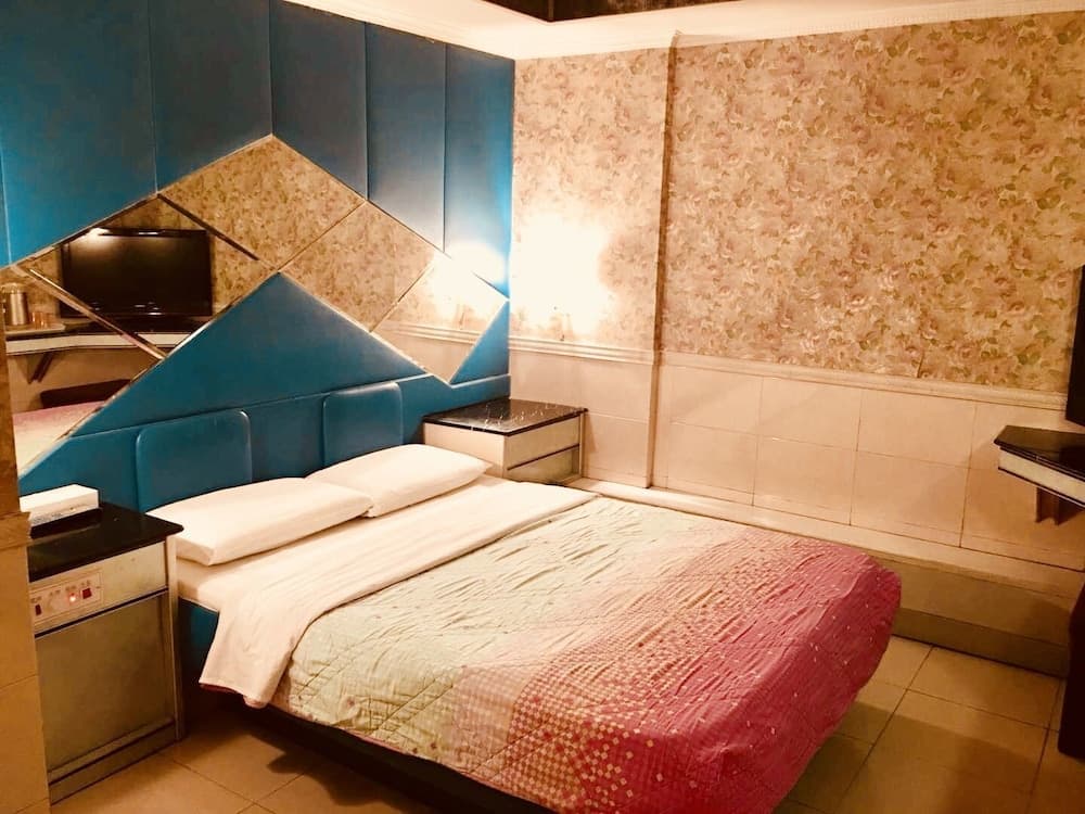 New Style Guest House (Phoenix Apartments)