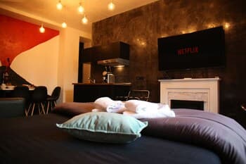 Black Vulcano Suites&Studios