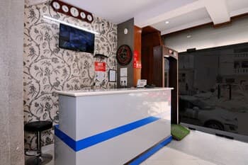 OYO 2041 Hotel Silver Land