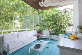 Superior 5 BD & BR Apt in Vatican Area