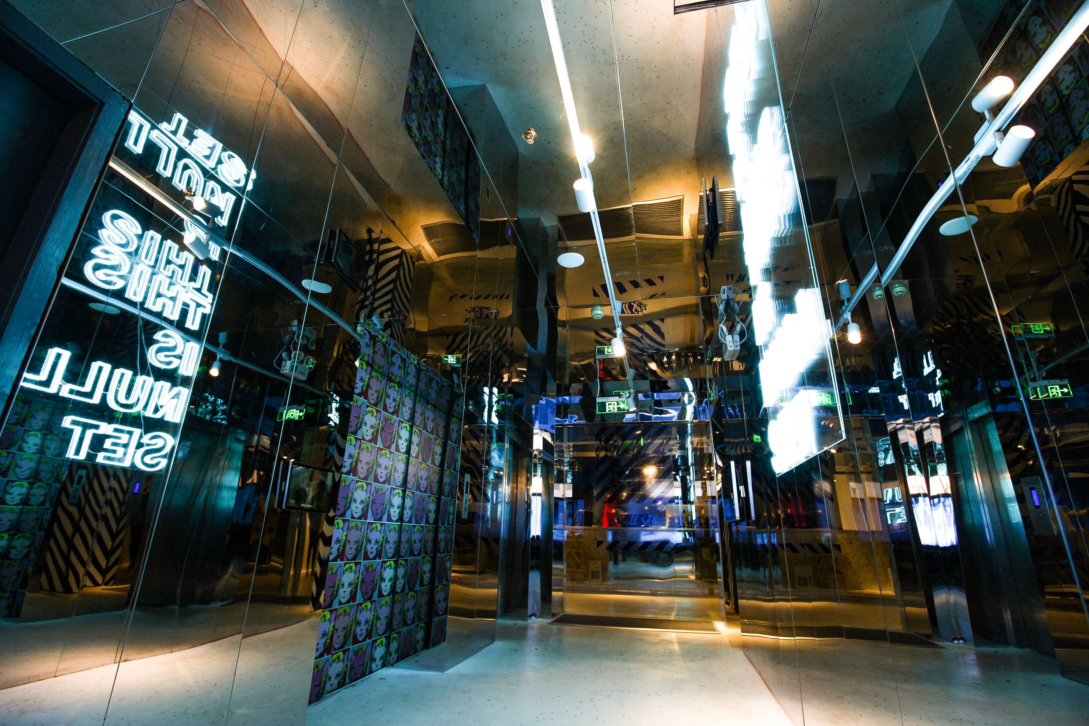Sanlou Hostel (Shanghai Bund Dashijie Subway Station)