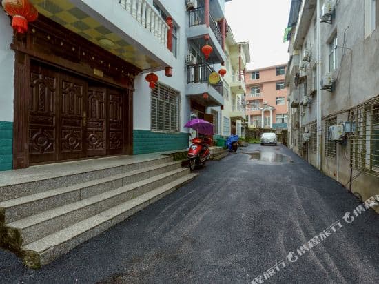 Zhangjiajie Longyin Yashe Chinese Inn