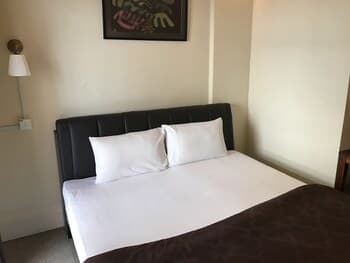 Grocer's Inn Backpackers Guesthouse