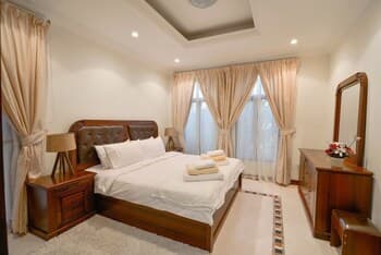 Palm Jumeriah Frond O