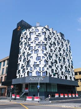 Aqueen Hotel Kitchener (Staycation Approved)