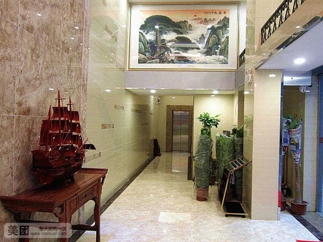 Golden Palace Boutique Hotel (Guangzhou Martyrs Cemetery Metro Station)