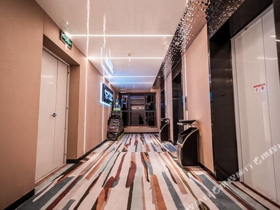 Feijie Light Luxury E-sports Hotel (Zhangjiajie Railway Station Tianmenshan Cableway)