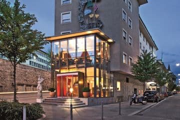 Hotel du Théatre by Fassbind