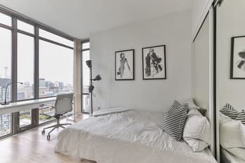 Bright Sub-Penthouse on Bay St