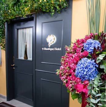 9 Boutique Hotel (Phoenix Apartments)