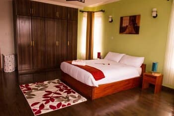 Huku Qwetu C5 City Breeze Apartment