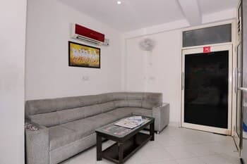 OYO 2041 Hotel Silver Land