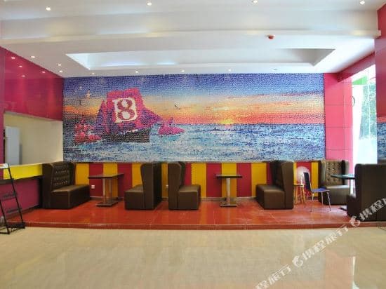 Di 8 Hotel
