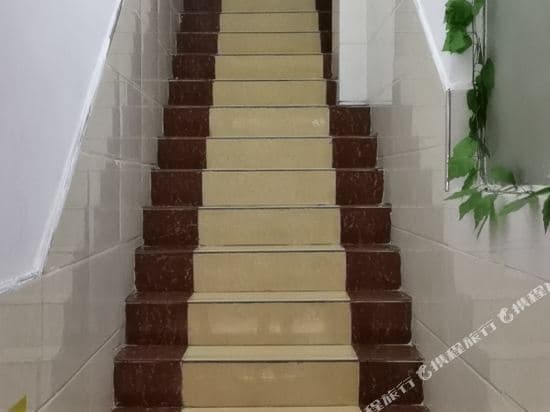 Rujia Apartment