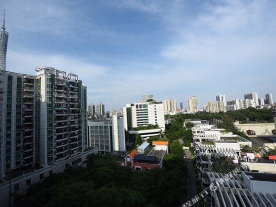 Jiangbianshang Youth Hostel (Canton Tower)