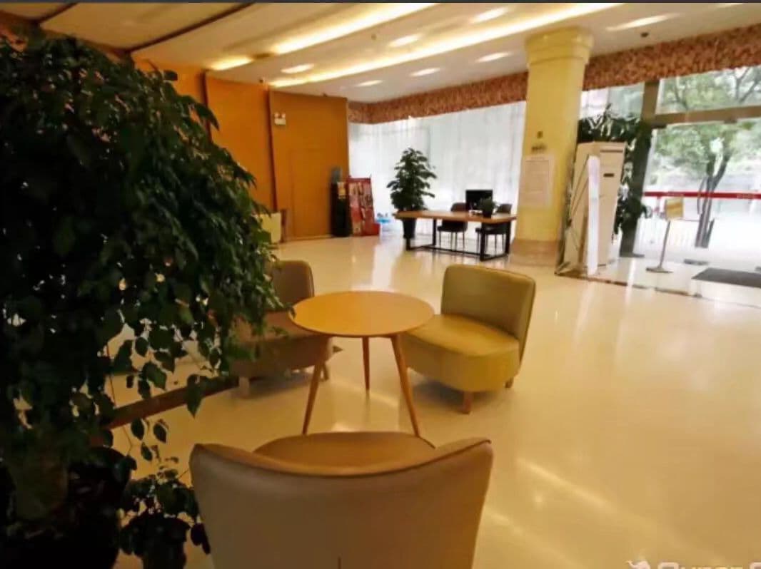 Home Inn (Shanghai Lujiazui Oriental Pearl Pudong Avenue Metro Station)