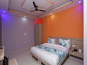OYO 14822 Rose Residency