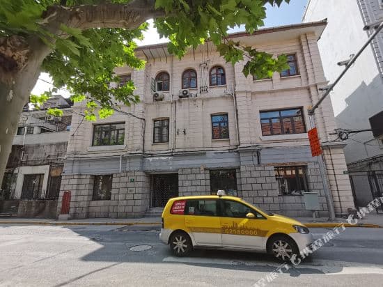 Old bungalow with view of Shanghai Bund