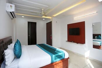 OYO 14384 Luxury residency