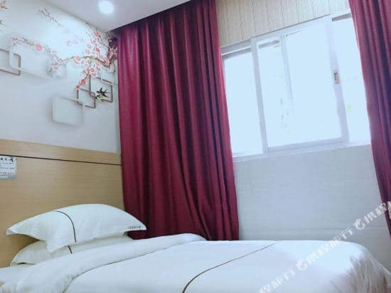 Qicai Business Apartment (Guangzhou Gangding Metro Station)