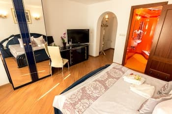 Czarny Kot My Warsaw Residence