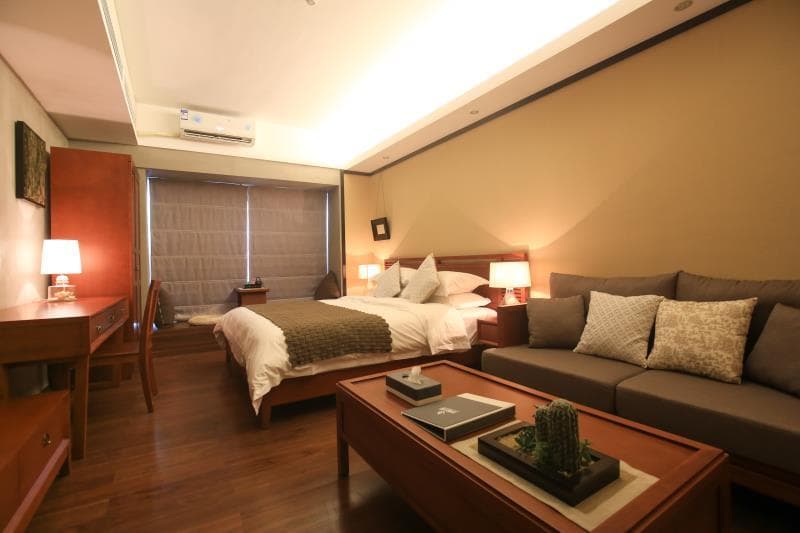 Huanggang Business Hotel (Guangzhou Huangcun Metro Station)