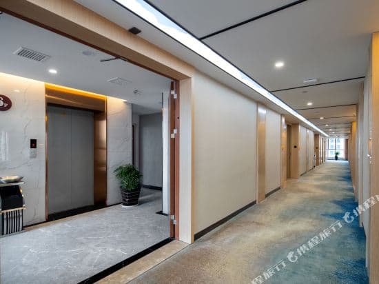 THOUSAND HOTEL