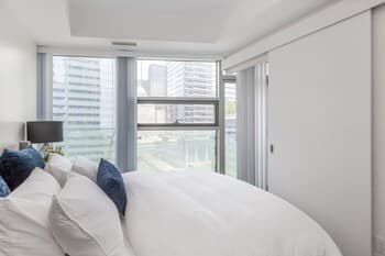 Noel Suites-York St and Lakeshore Blvd